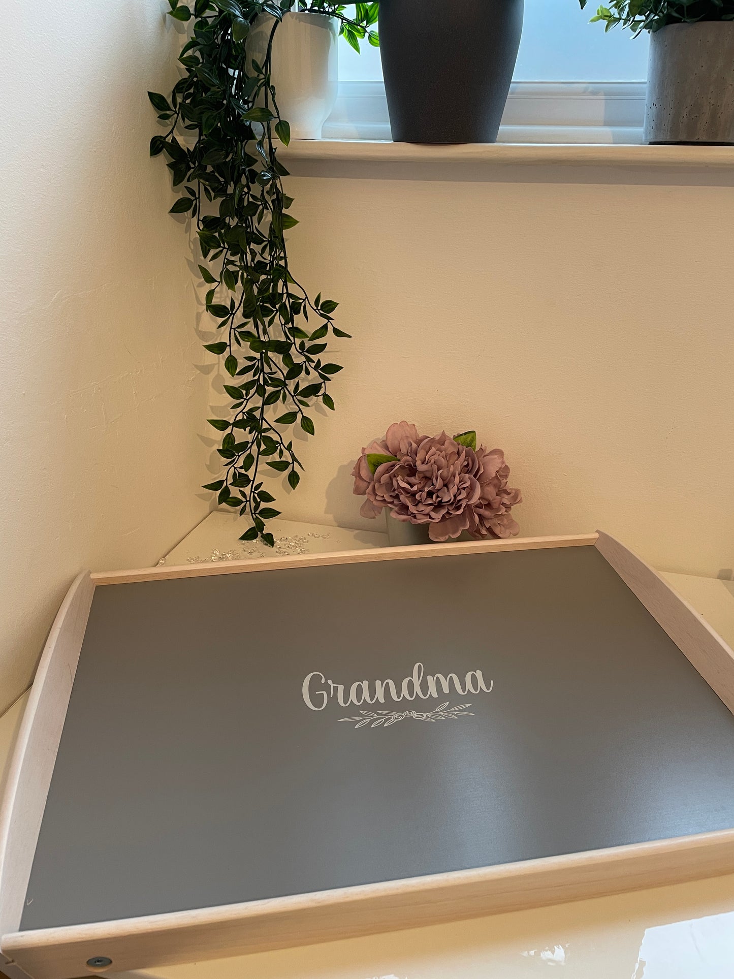 Tray with fold-out legs - Jemelma Designs